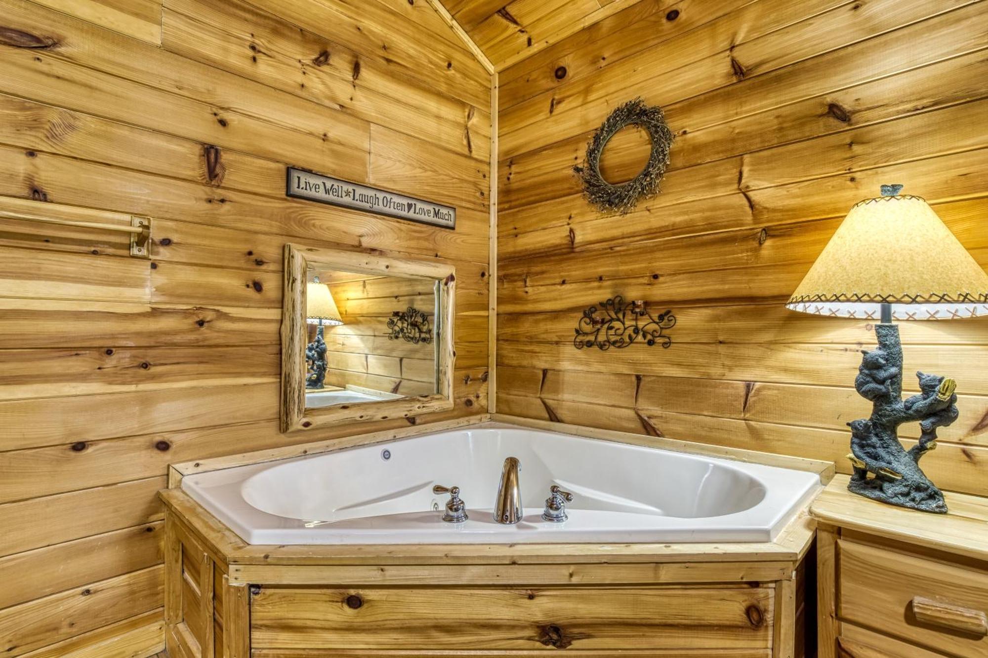 Suite Sensations, Hot Tub, Pool Table, 1089 Free Tickets Each Paid Day, Dollywood And More 비둘기 포지 외부 사진